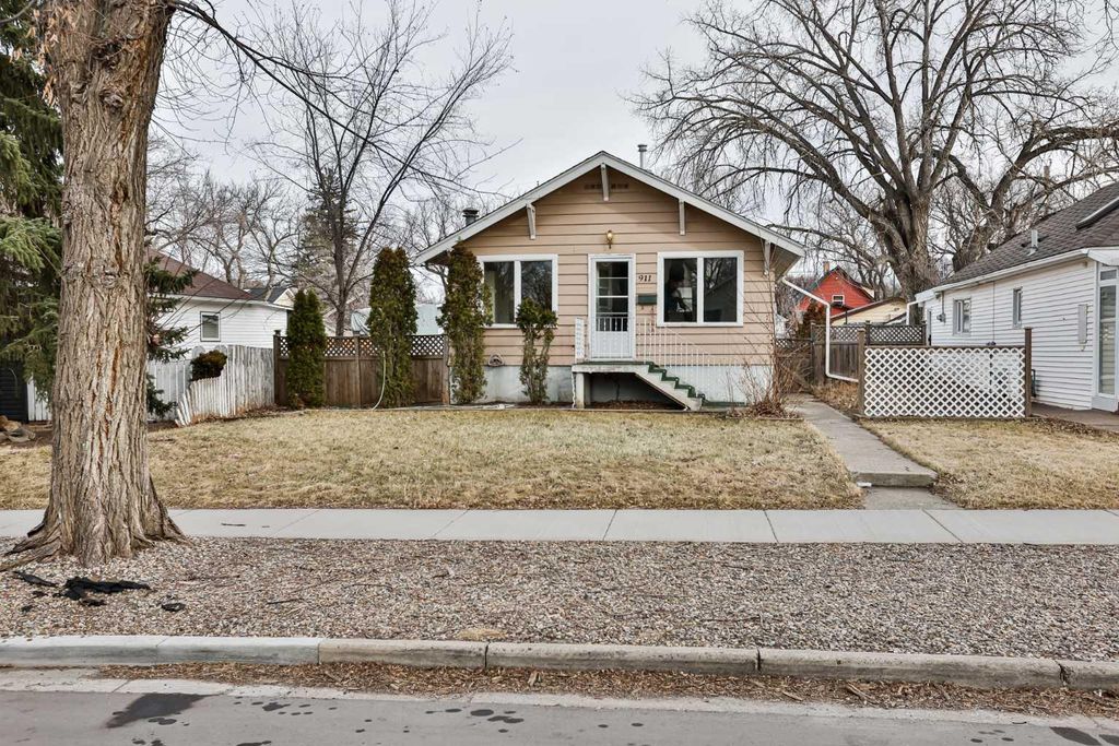 Photo of 911 8 Street S, Lethbridge, AB T1J 2K7 (MLS # A2280670)