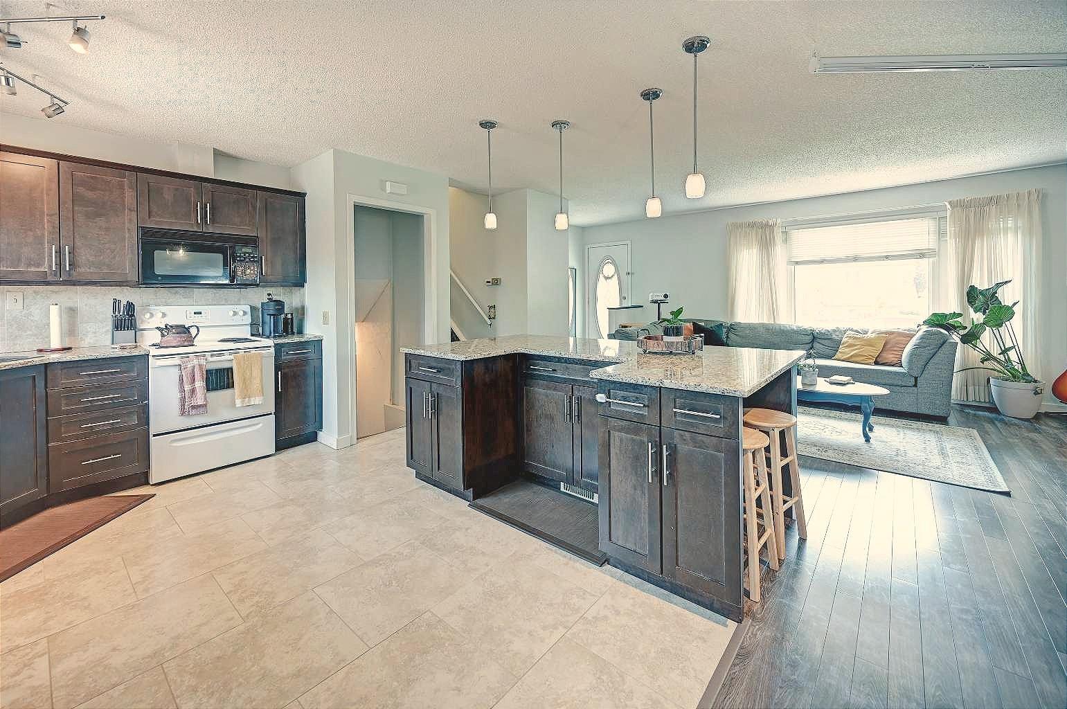 416 Penbrooke Crescent SE