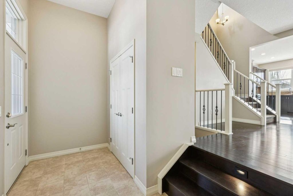 Photo of 33 Sundown Grove, Cochrane, AB T4C 0X7 (MLS # A2286843)