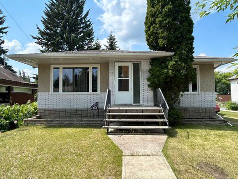 Photo of 4708 49 Street, Myrnam, AB T0B 3K0 (MLS # A2318480)