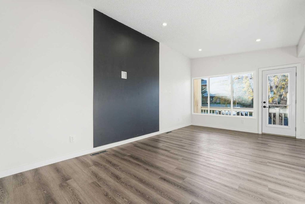 Photo of 2224 34 Street SW, Calgary, AB T3E 2W3 (MLS # A2352275)