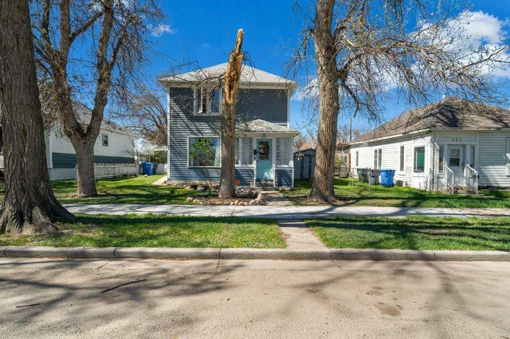 Photo of 824 4 Street SE, Medicine Hat, AB T1A 0L4 (MLS # A2310954)