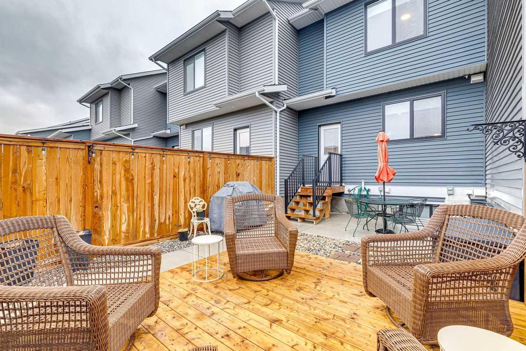 Photo of 15 Larkspur Bend, Okotoks, AB T1S 3K7 (MLS # A2317469)