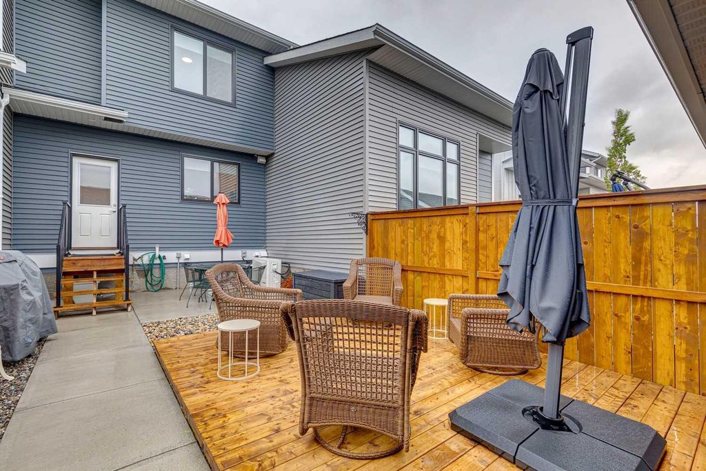 Photo of 15 Larkspur Bend, Okotoks, AB T1S 3K7 (MLS # A2317469)