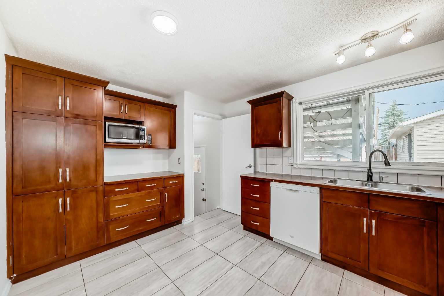 176 Pinecliff Way NE