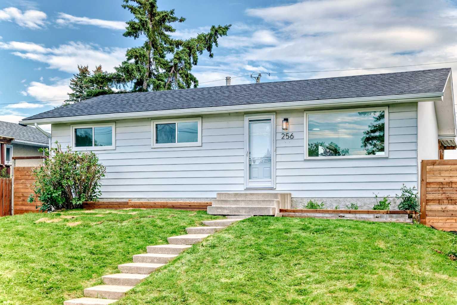 256 Penbrooke Close SE