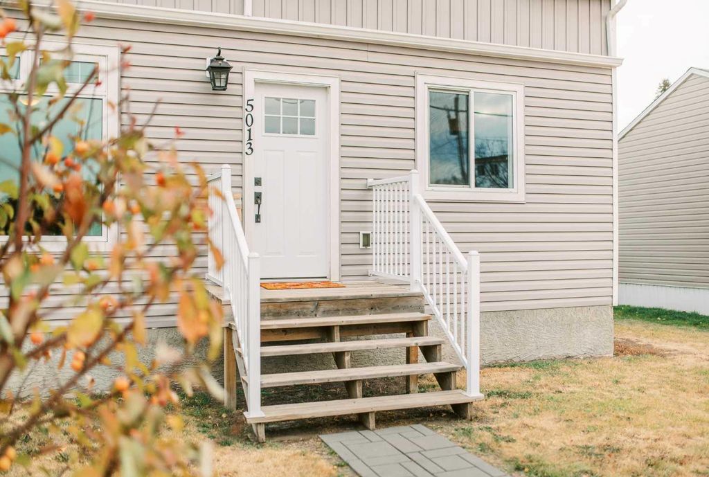 Photo of 5013 57 Street, Stettler, AB T4K 1B4 (MLS # A2266634)