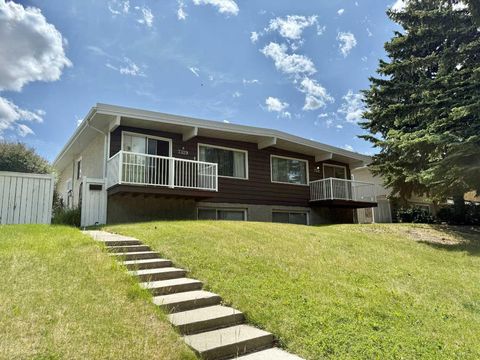 Photo of 7331 & 7329 Huntertown Crescent NW, Calgary, AB T2K 4K3 (MLS # A2230953) Photo of 7331 & 7329 Huntertown Crescent NW, Calgary, AB T2K 4K3 (MLS # A2230953)