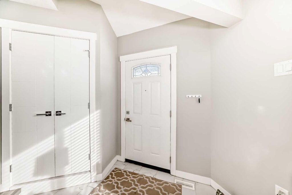 Photo of 6403 35 Avenue NW, Calgary, AB T3B 1S5 (MLS # A2293196)