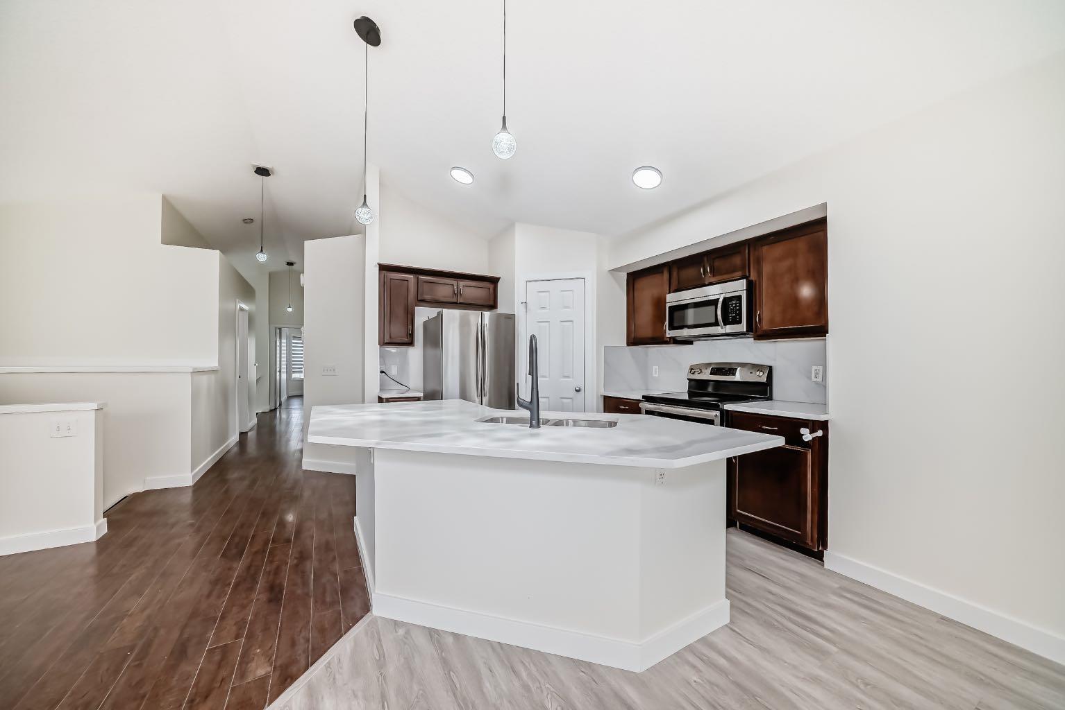 226 Saddlebrook Circle NE