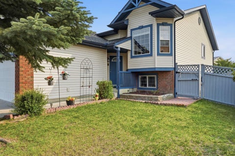 Photo of 76 Crystalridge Crescent, Okotoks, AB T1S 1V2 (MLS # A2336464)