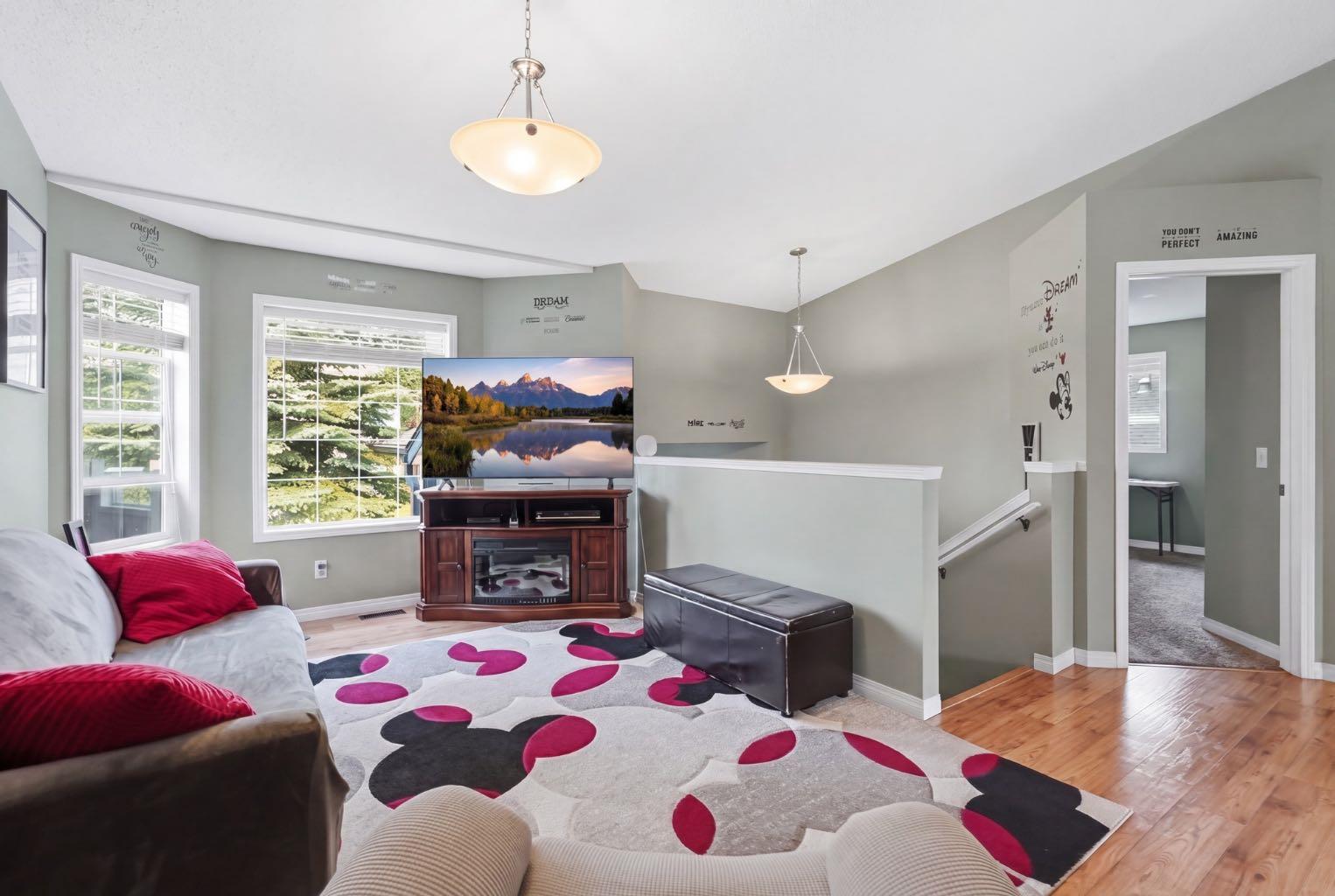 76 Crystalridge Crescent