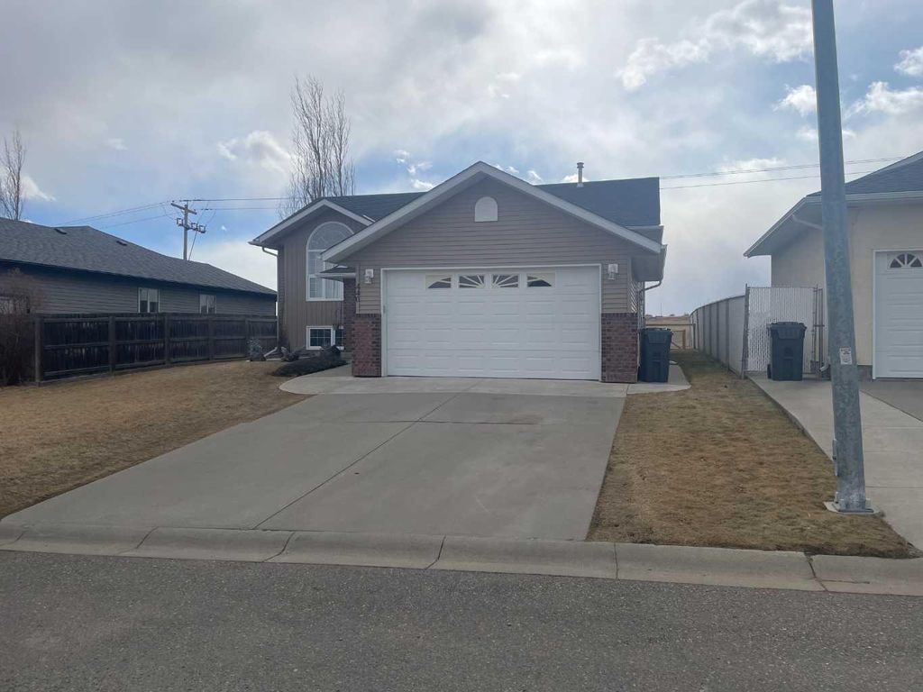 Photo of 440 Pineridge Crescent, Pincher Creek, AB T0K 1W0 (MLS # A2291122)
