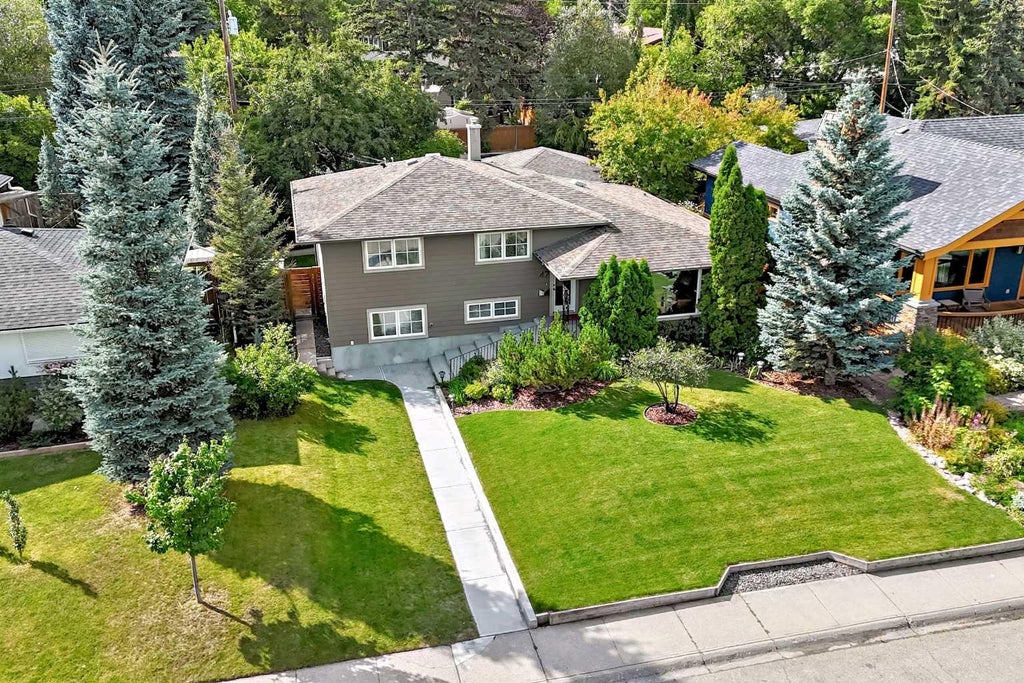 Photo of 47 Woodlark Drive SW, Calgary, AB T3C 3H5 (MLS # A2341484)