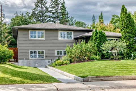 Photo of 47 Woodlark Drive SW, Calgary, AB T3C 3H5 (MLS # A2341484)