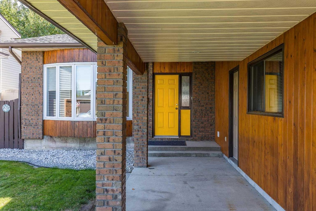 Photo of 93 Shaw Crescent SE, Medicine Hat, AB T1B 3Y6 (MLS # A2347472)