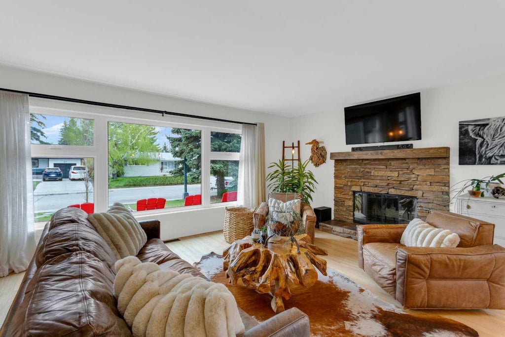 Photo of 68 Haysboro Crescent SW, Calgary, AB T2V 3E9 (MLS # A2347014)