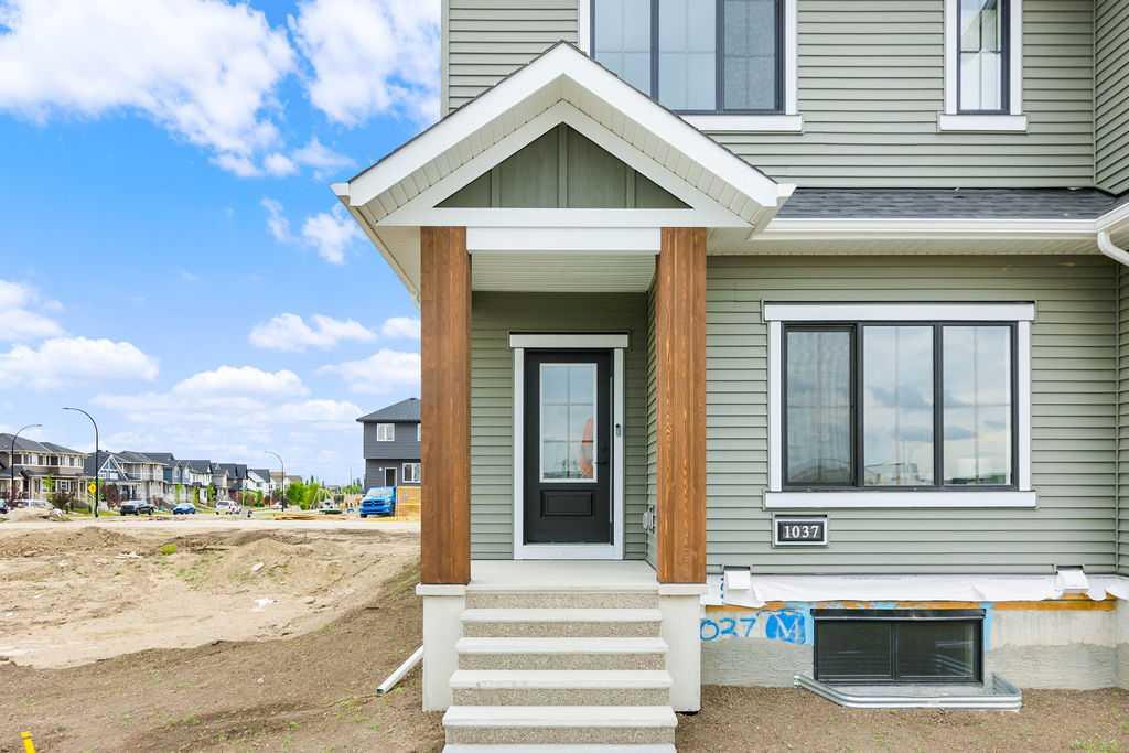 1037 Reynolds Crescent SW