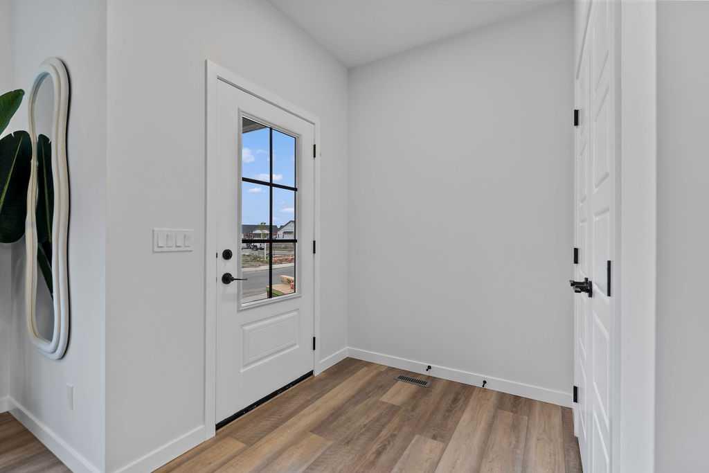 1037 Reynolds Crescent SW