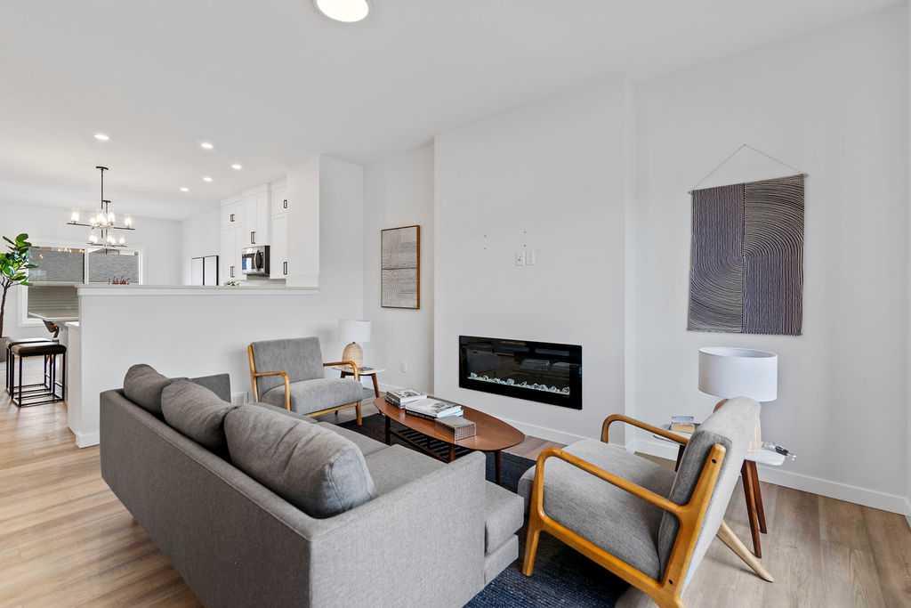 1037 Reynolds Crescent SW