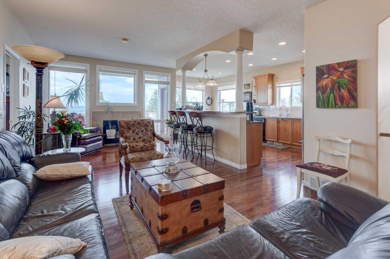 49 Arbour Crest Heights NW