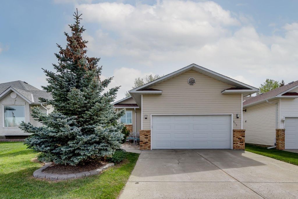 Photo of 512 Woodside Drive NW, Airdrie, AB T4B 2C6 (MLS # A2308172)