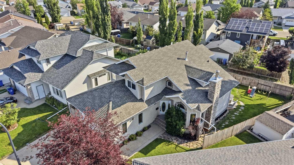 Photo of 21 Leung Close, Red Deer, AB T4R 2W6 (MLS # A2332413)