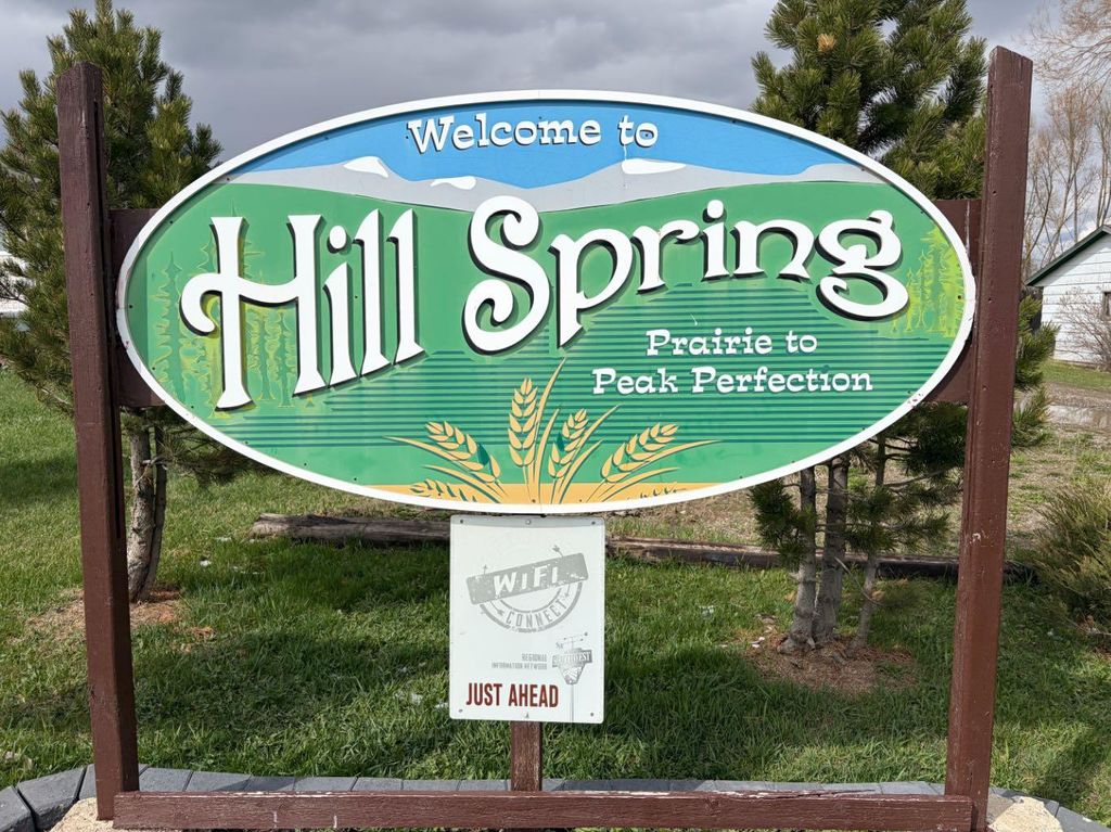 Photo of 24E 3 Avenue S, Hill Spring, AB T0K 1E0 (MLS # A2305470)