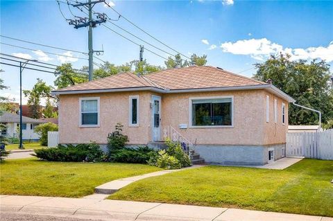 Photo of 639 18 Avenue NE, Calgary, AB T2E 1N7 (MLS # A2302038)