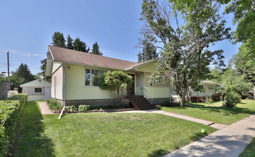 Photo of 5615 51 Avenue, Camrose, AB T4V 0W3 (MLS # A2346698)