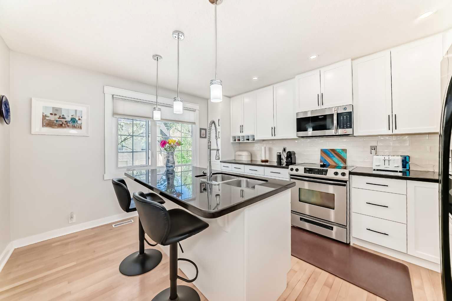 397 Point Mckay Gardens NW