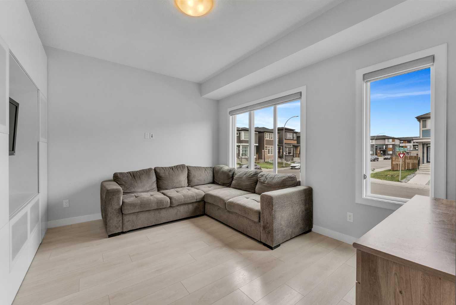 7 Corner Meadows Common NE