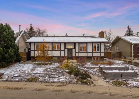 Photo of 915 Lake Bonavista Drive SE, Calgary, AB T2J 0N5 (MLS # A2353628)