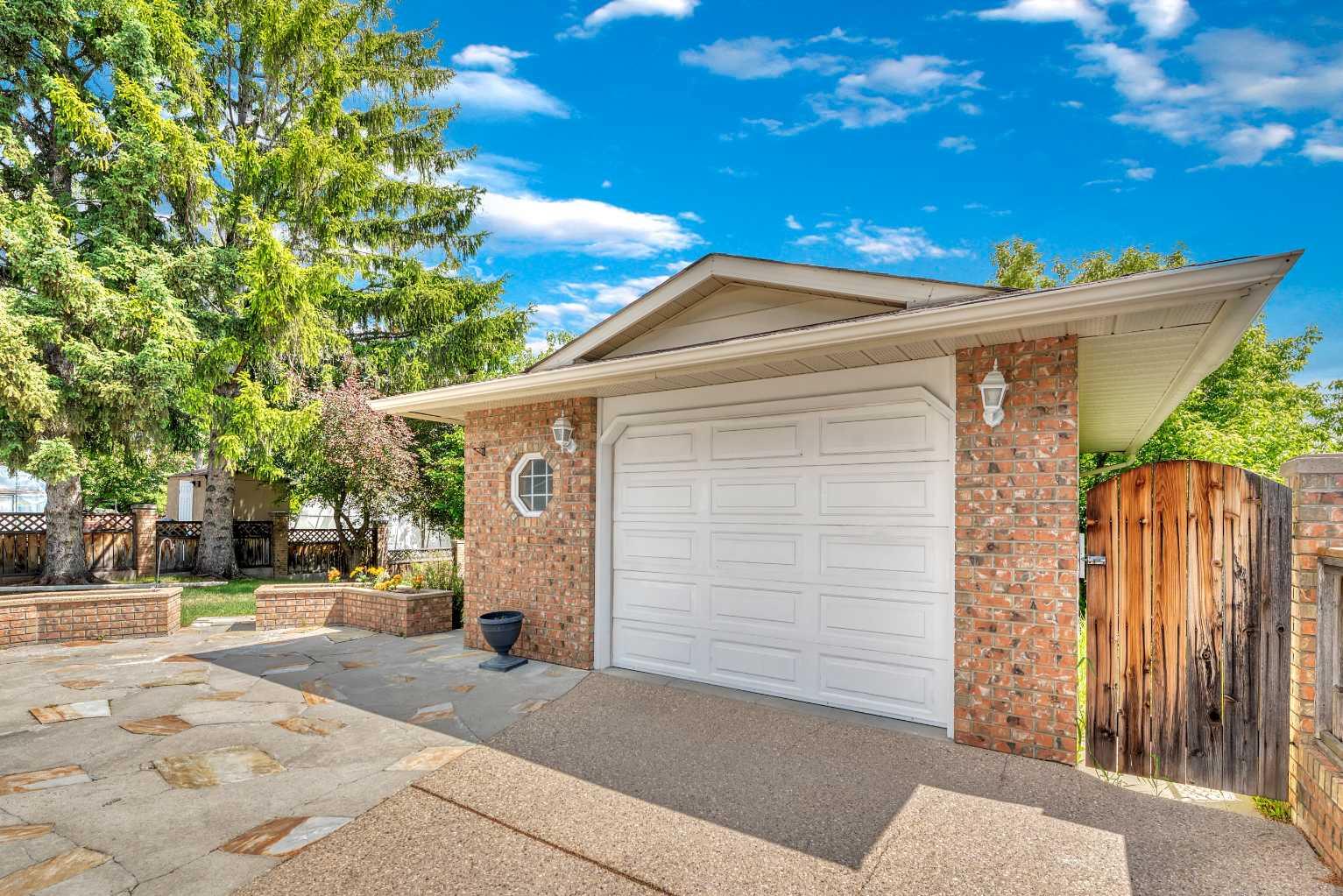808 Canterbury Drive SW