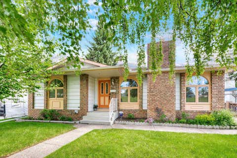Photo of 808 Canterbury Drive SW, Calgary, AB T2W 2A1 (MLS # A2320099)