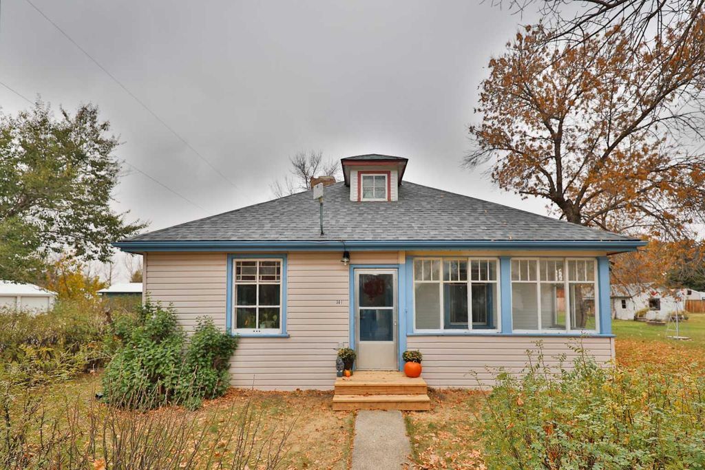 Photo of 301 Noble Street, Barons, AB T0L 0G0 (MLS # A2264909)