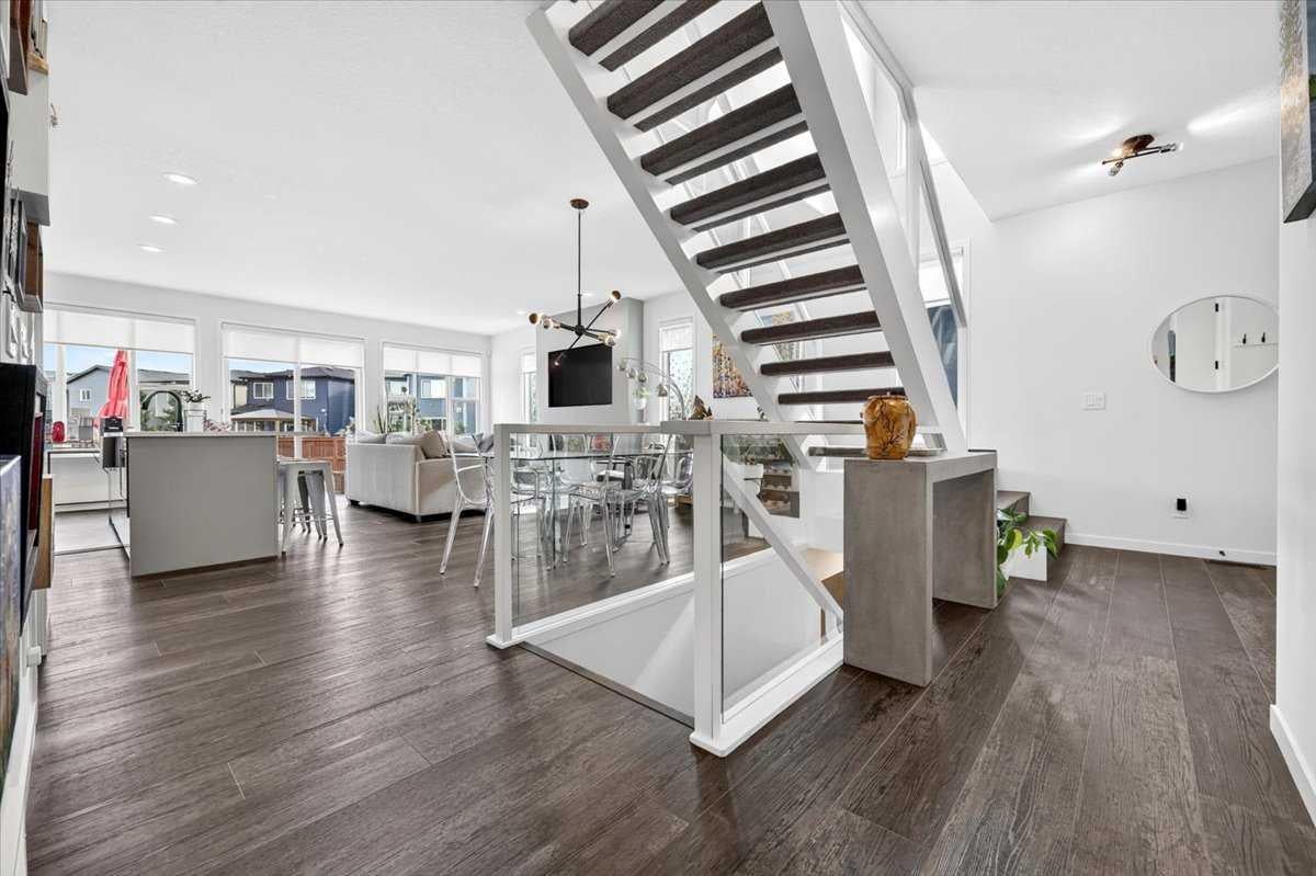 32 Cranbrook Bay SE
