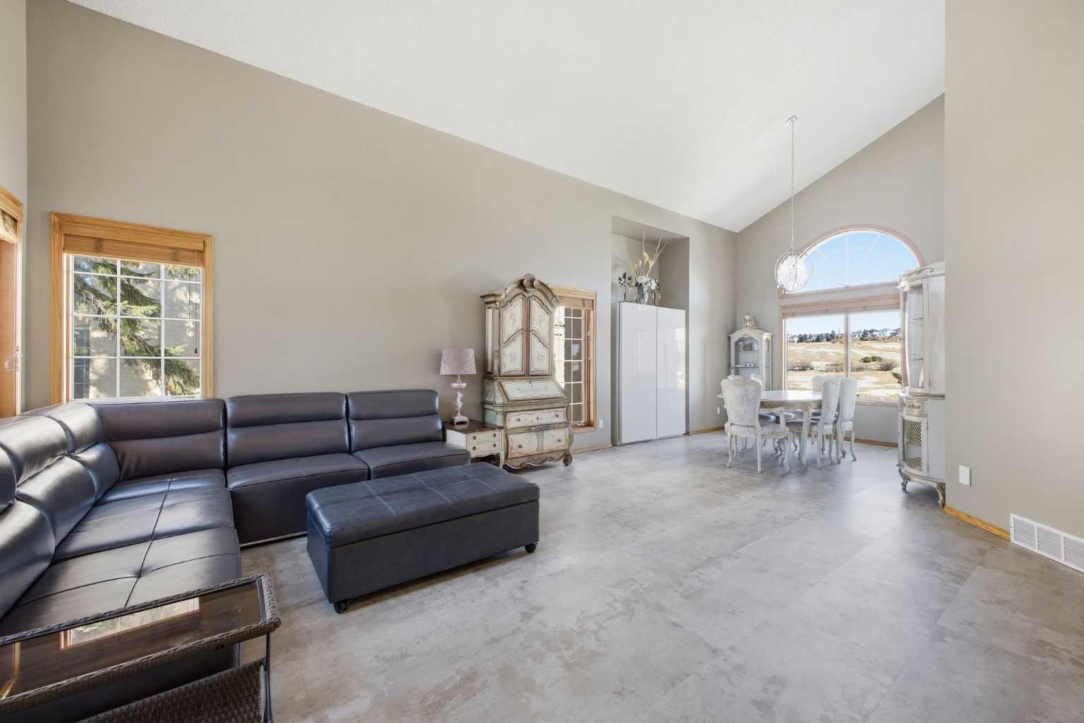 40 Country Hills Close NW