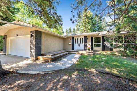 Photo of 224 Varsity Crescent NW, Calgary, AB T3B 2Z6 (MLS # A2330179)