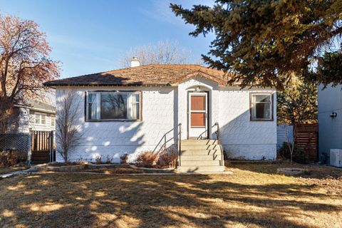 Property photo of 2820 Parkdale Boulevard Nw, Calgary, AB T2n 3s8