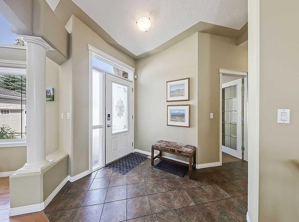 Photo of 427 Rocky Vista Gardens NW, Calgary, AB T3G 5V1 (MLS # A2253685)