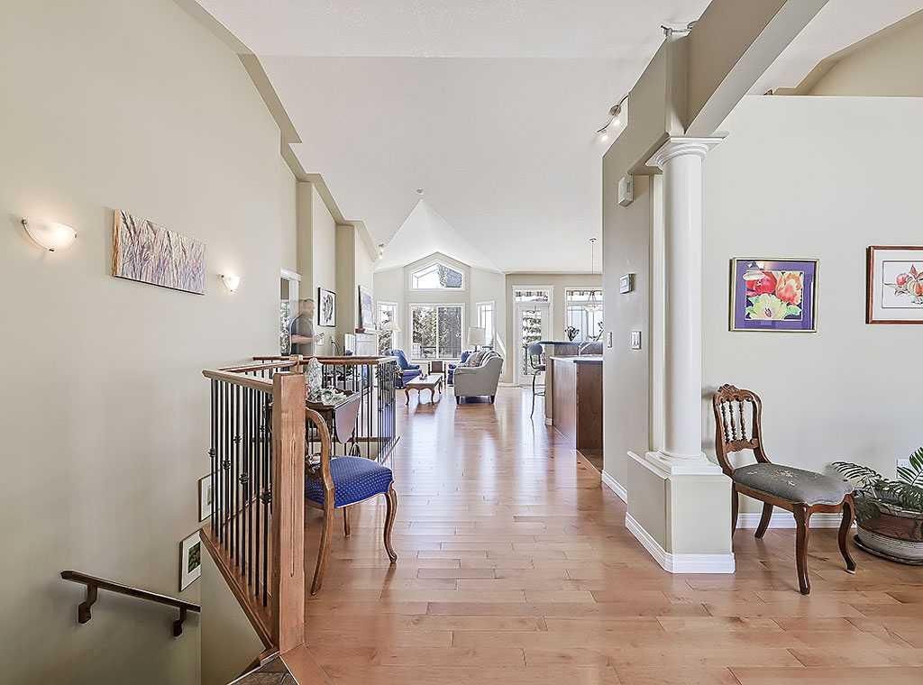 Photo of 427 Rocky Vista Gardens NW, Calgary, AB T3G 5V1 (MLS # A2253685)
