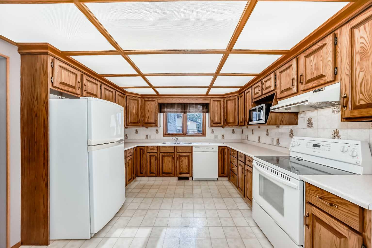 48 Parkwood Crescent