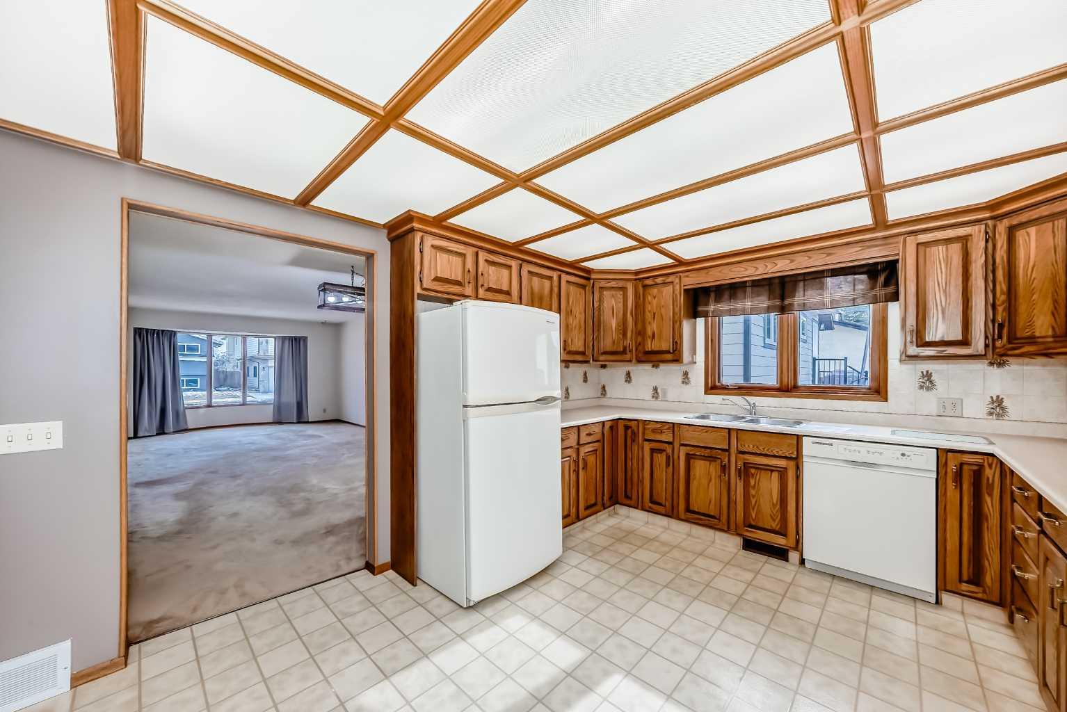 48 Parkwood Crescent