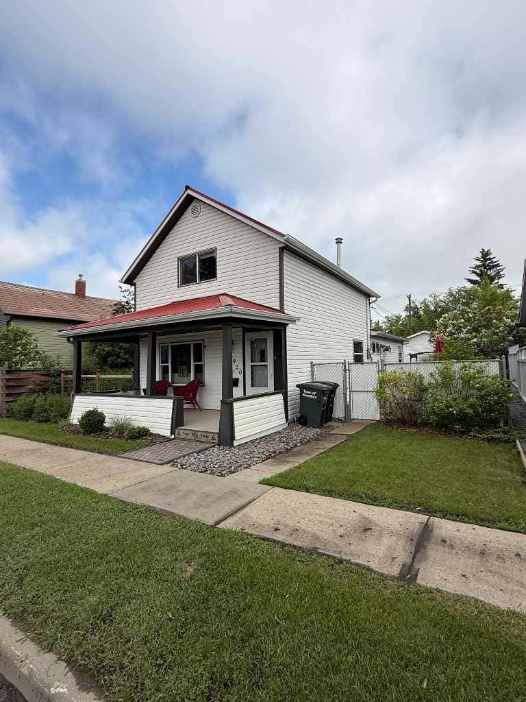 Photo of 4920 51 Avenue, Vermilion, AB T9X 1S8 (MLS # A2318419)