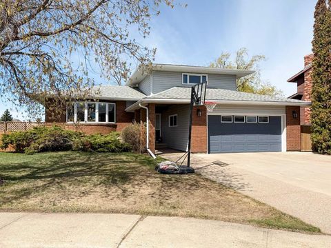 Photo of 2 55 Street Close, Stettler, AB T4K 1J3 (MLS # A2322349)