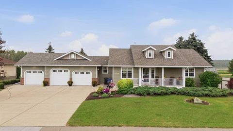 Photo of 6026 47 Street, Innisfail, AB T4G 1L3 (MLS # A2331599)