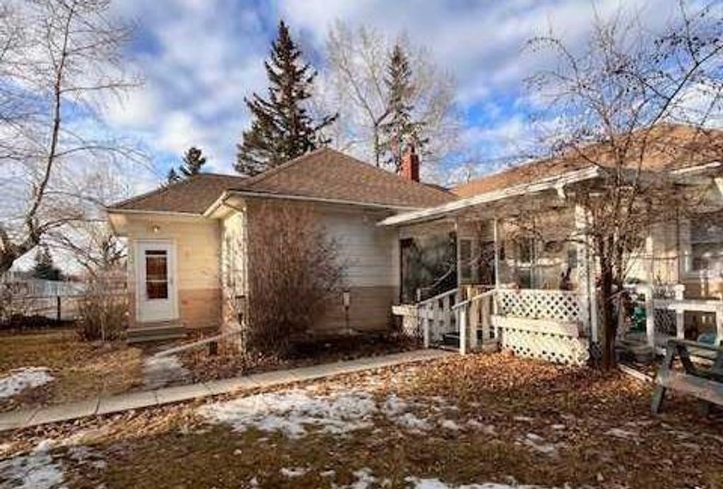 Photo of 220 First Street E, Cochrane, AB T4C 1Z3 (MLS # A2279789)