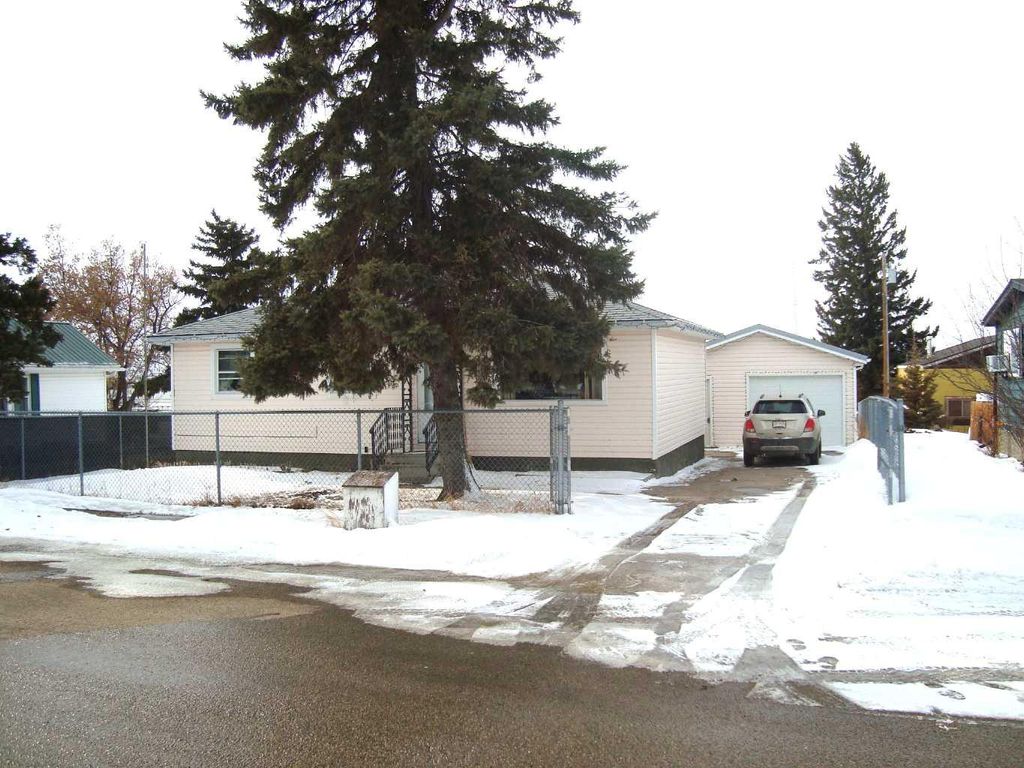 Photo of 107 2nd Avenue N, Torrington, AB T0M 2B0 (MLS # A2292253)
