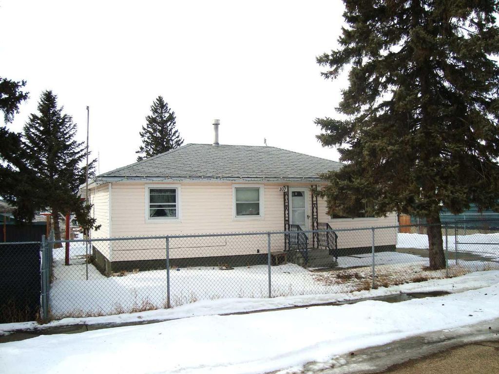 Photo of 107 2nd Avenue N, Torrington, AB T0M 2B0 (MLS # A2292253)